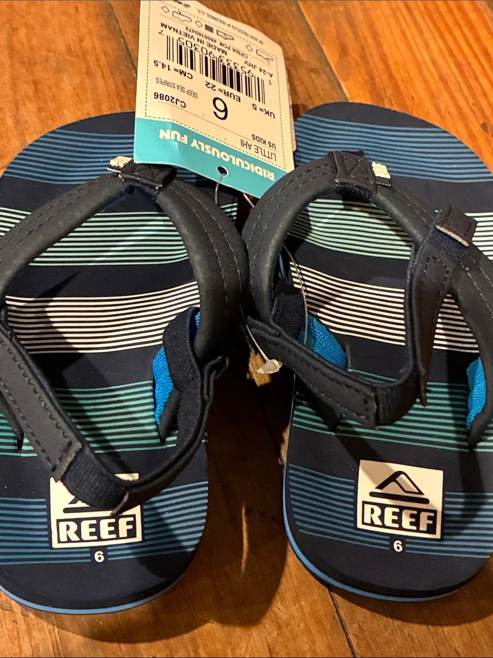 Reef Kids Navy and Teal Back-Strap Sandals NWT Sz 6